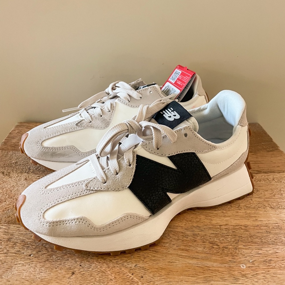New Balance 327 Sneakers